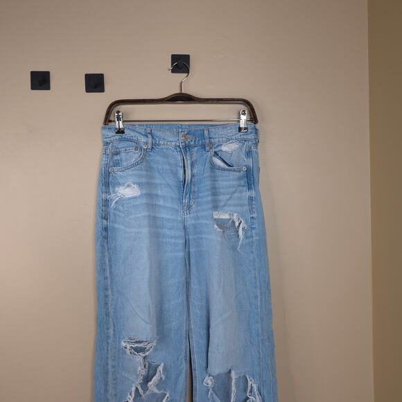 American Eagle High Rise Wide Leg Jeans in Light Wash Denim Size 2 - Picture 3 of 12